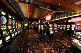 888 Slots APK VIP ကစားသမားများ MMK ငွေကြေးဖြင့် Cashback ဆုလာဘ်ရယူနေသောမြင်ကွင်း